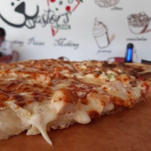 pizza chicken Alfredo y Castor's pizza (1/2 y 1/2)