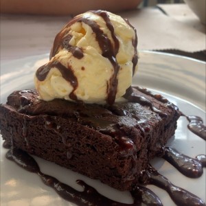 Brownie con helado