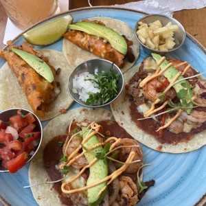 Tacos al pastor y tacos gobernador 