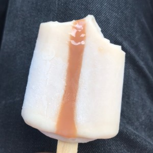 Helado de Dulce de Leche (tan rico que no aguante morderlo para tomar la foto)
