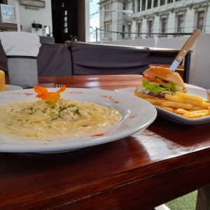 Pasta y Hamburguesa