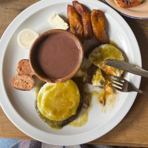 Huevos sobre tortilla