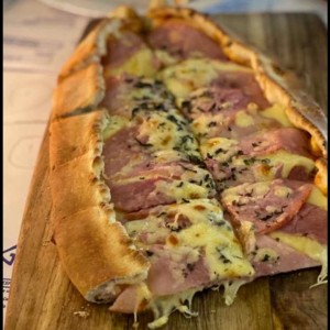 Pizza griega pinili