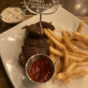 Steak con salsa de hongos y guarnicion