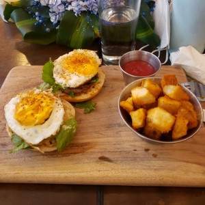 Tostadas de lomito con huevo
