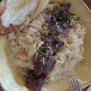 fetushini Alfredo con lomito