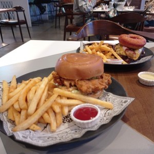 fried chiken burger y Burguidona