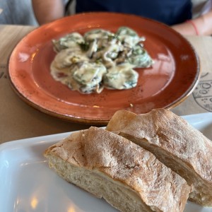 Barandzoni de espinaca y nueces 