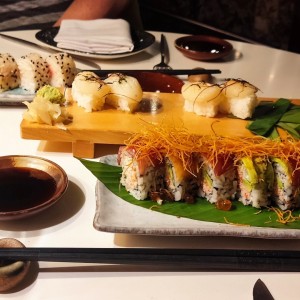 rainbow roll / Niguiris Vieiras / Dinamita roll