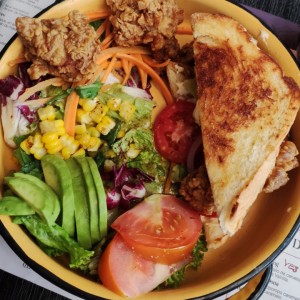 club chicken y ensalada cobb