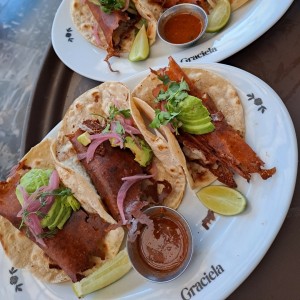 tacos de chicharrón 