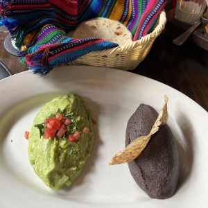 Frijolitos y guacamole