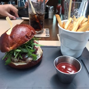 hamburguesa pan pretzel