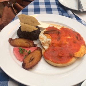 Huevos con pupusas
