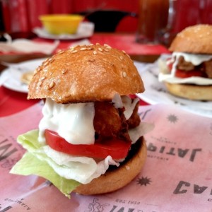hamburguesa de camarón empanizado