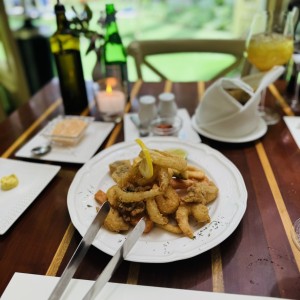 Entrada frito de mariscos 