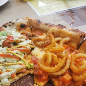 Pizza mitad Shuco mitad Hilachas