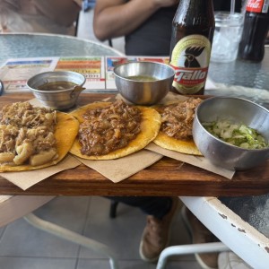 Tacos porción 3 ( birria y lechón)
