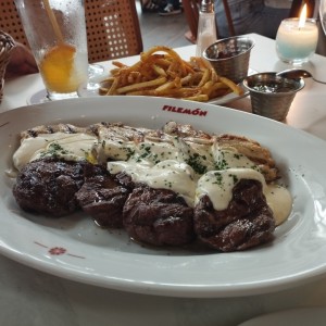 carne y pollo con salsa bechamel