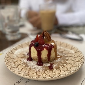 Cheesecake con culis y dulce de leche 