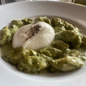 Pesto y burrata