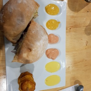 sanguche de chicharron
