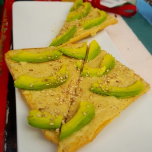 TOAST SALADOS - Hummus y Aguacate