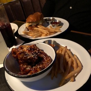 alitas y french dip