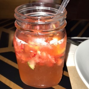Limonada con Pepino y Fresa