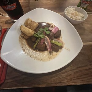 Pedi un plato de lomo saltada y creo que le hizo falta un poco mas de verduras al plato. Buen sabor