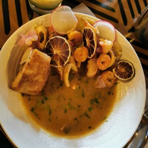Sudado de pescado y mariscos