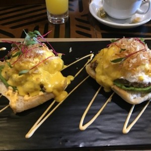 huevos benedictinos a la huancaina