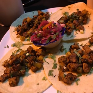 plato de tacos al pastor