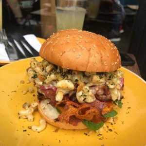hamburguesa mac and cheese