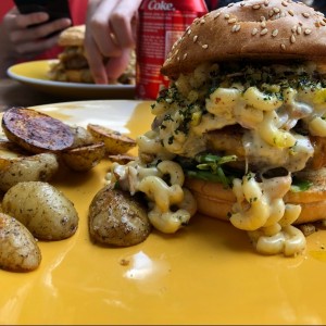 Mac&Cheese burger