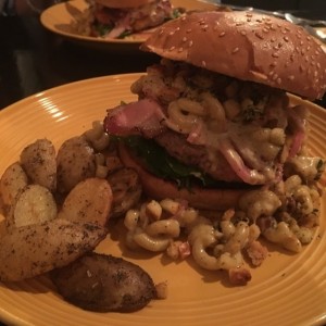 Hamburgesa de Mac and Cheese