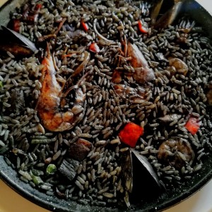 Paella de Arroz Negro