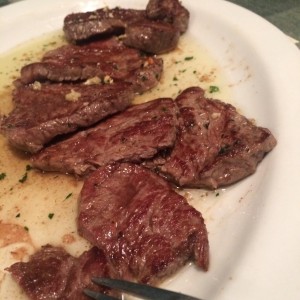 lomito bien cocido con ajo y aceite de oliva