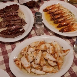 Lomito, calamares y Camarones