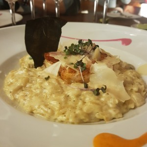 risotto con camarones y lascas de parmesano 