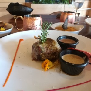 Lomito con salsa de vino tinto