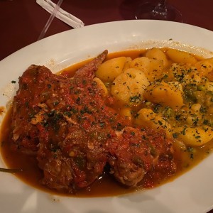 PLATOS FUERTES - Conejo en Tomate