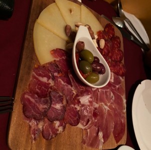 tabla de jamones y quesos