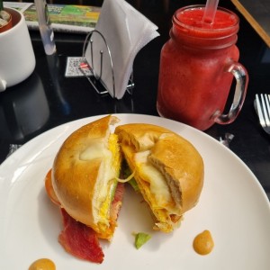 HUEVOS - Breakfast Bagel