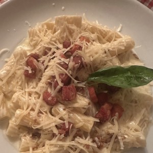 Rigatoni al Formaggi e Noci