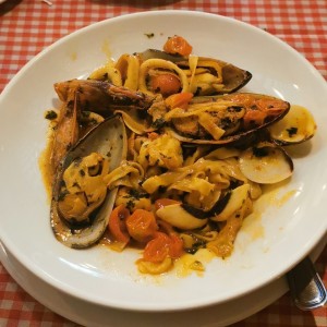 Fetuccini al Fruti di Mare