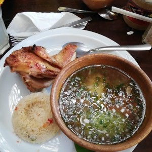 caldo de gallina criolla