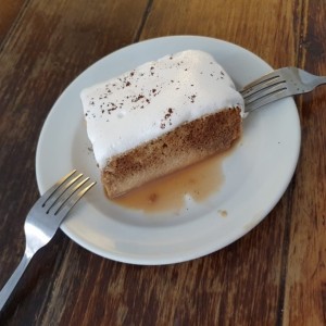 pastel de tres leches con kalua
