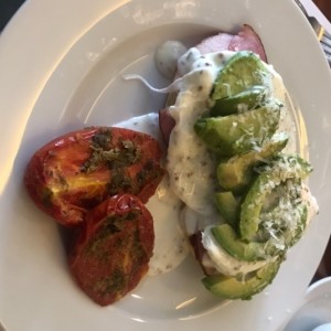Desayuno de Huevos con lomo Canadiense