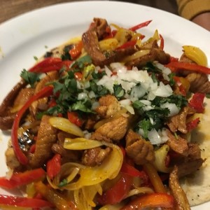 Tacos con carne adobada
